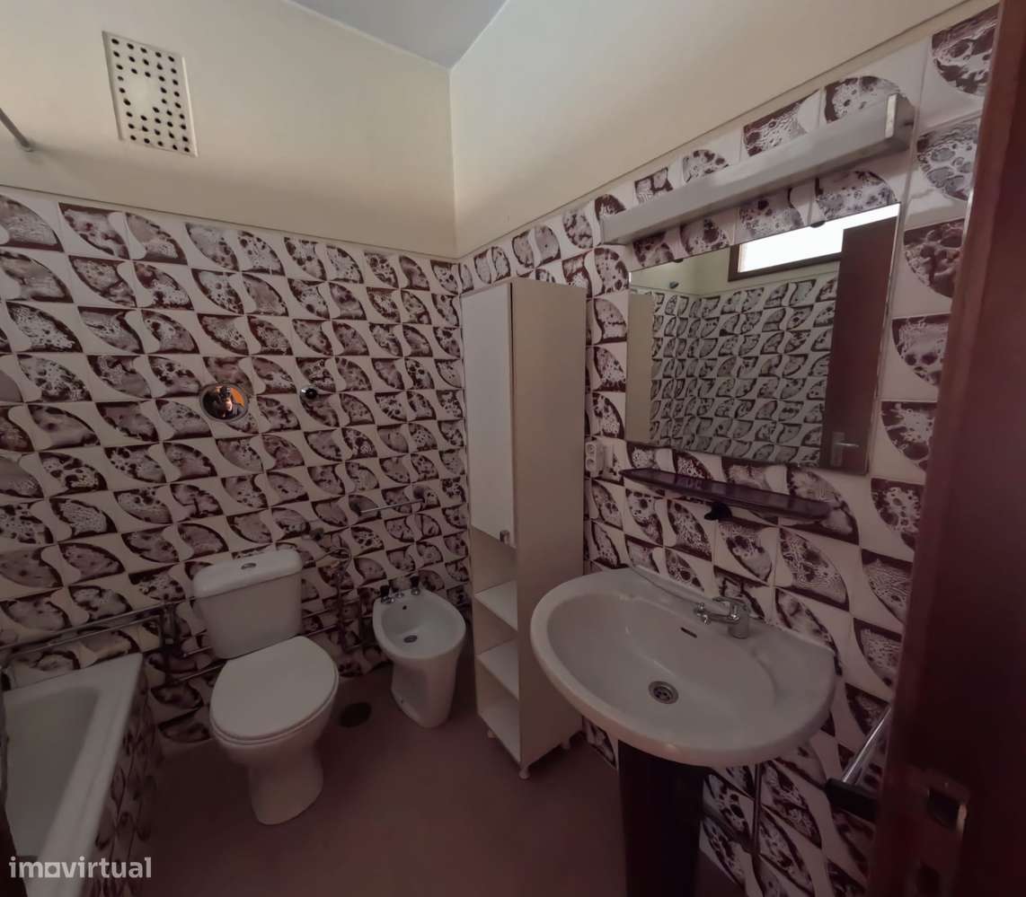 Arrenda-se T1 à Constituição – equipado, com terraço e varanda - Grande imagem: 4/10