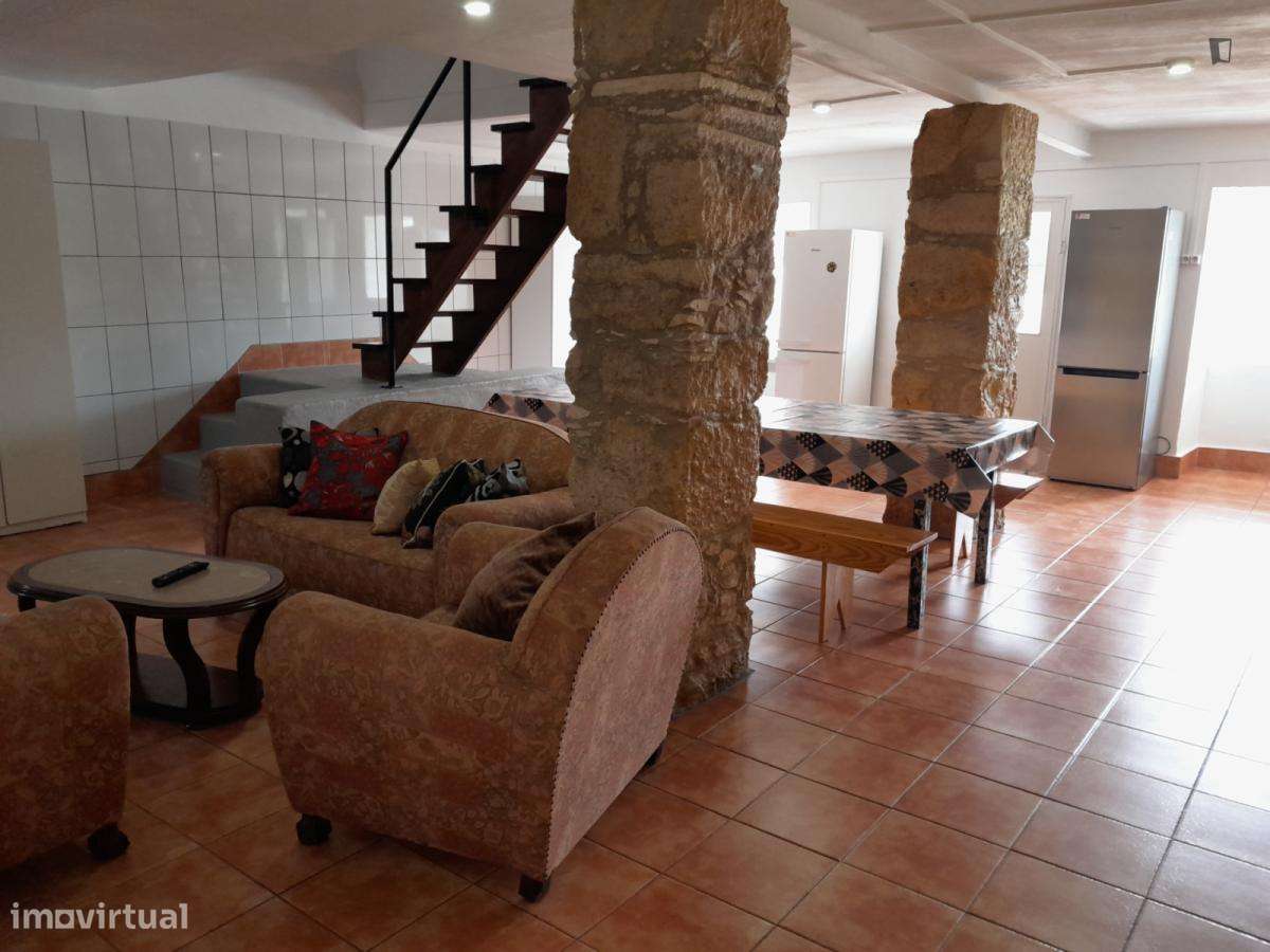 Quarto - localizado em Baixa de Santa Clara Coimbra - Grande imagem: 2/14