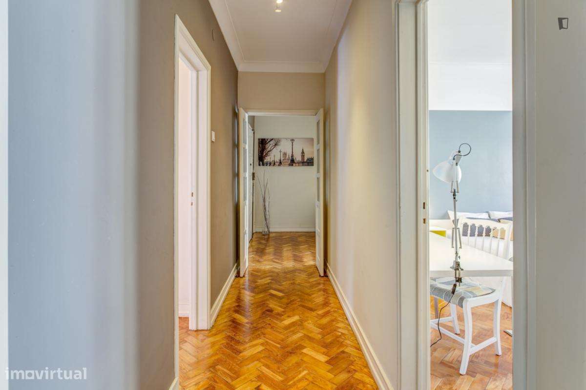 Quarto - localizado em São Sebastião Lisbon - Grande imagem: 2/10