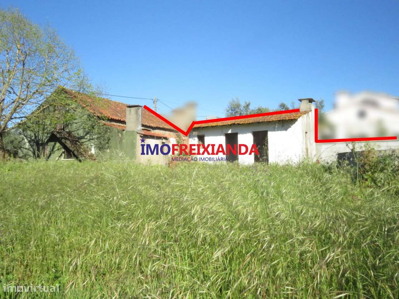 Moradia no centro da Vila da Freixianda-11