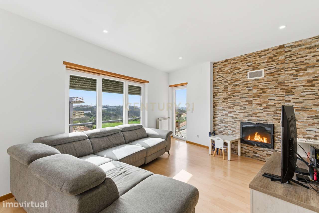 T3 Duplex com Terraço e Vista Panorâmica – Localização Privilegiada em - Grande imagem: 2/17