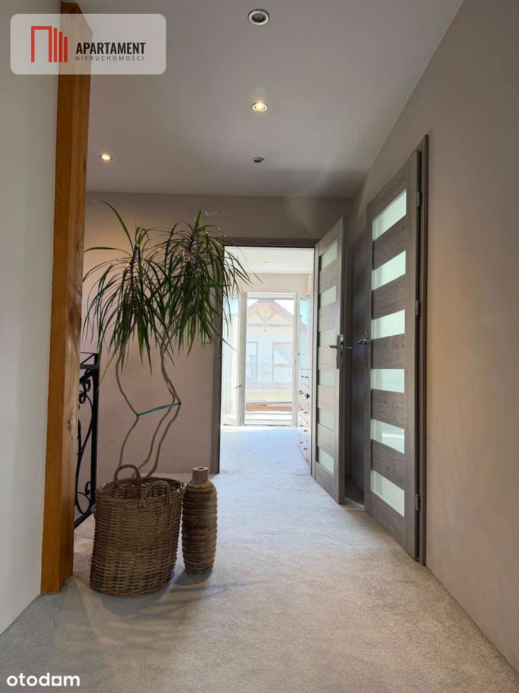 Nowoczesny dom z piękną działką-6