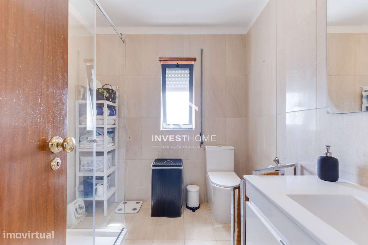 Apartamento T2 | Boas áreas | Varanda | 2 Lugares Garagem-25