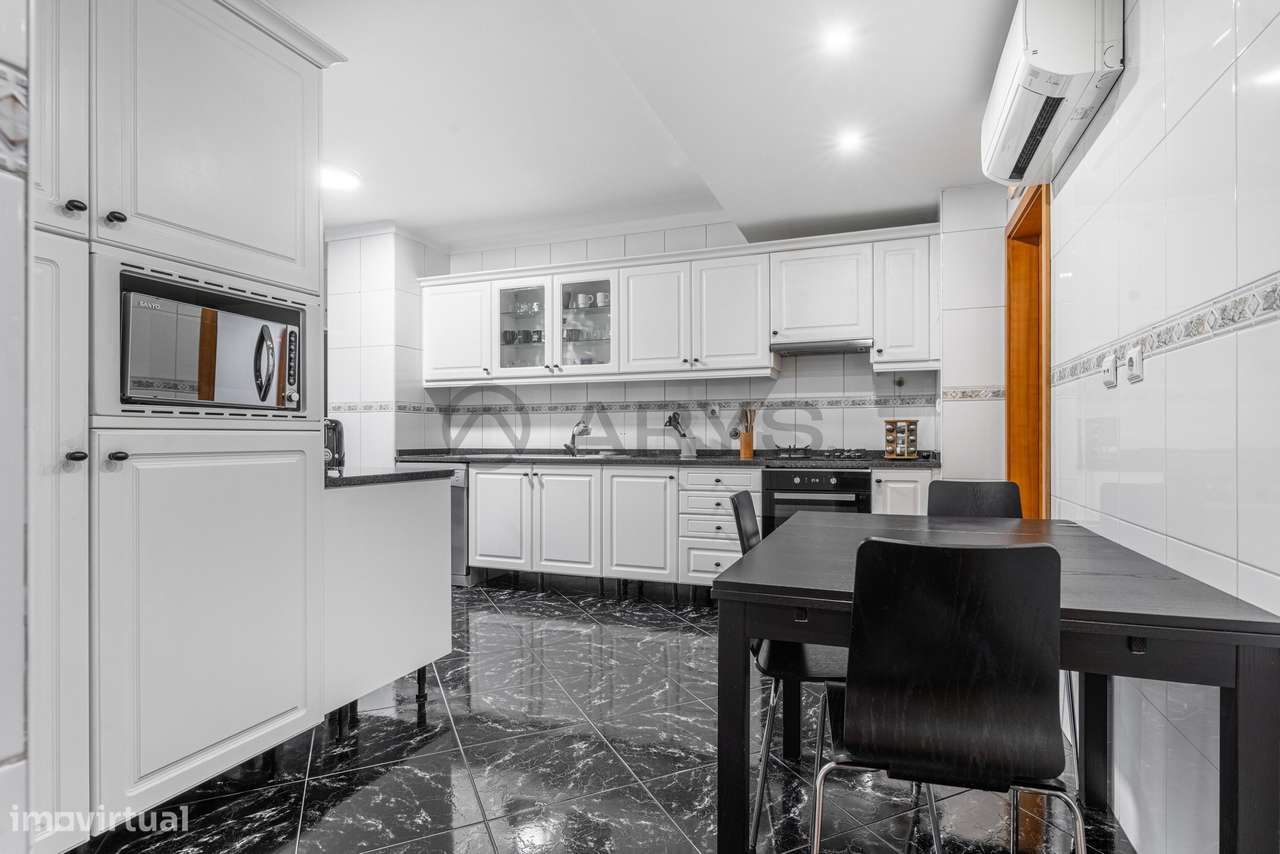 Magnífico apartamento T4, localizado no 4.º piso de um edifício de... - Grande imagem: 5/31