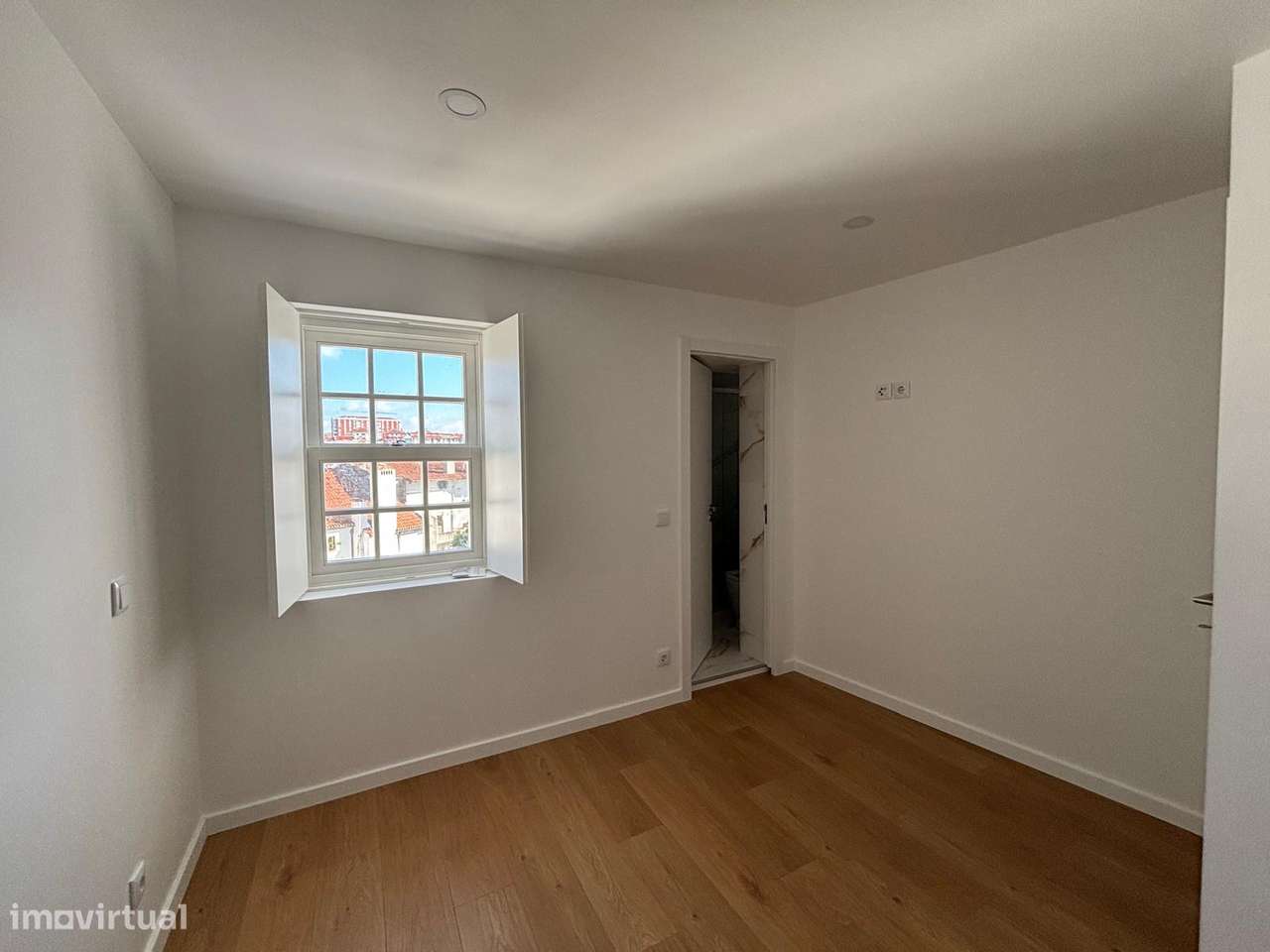 venda de magnifico prédio na Rua da Matemática (4 T0´s e 5 T1's)-26