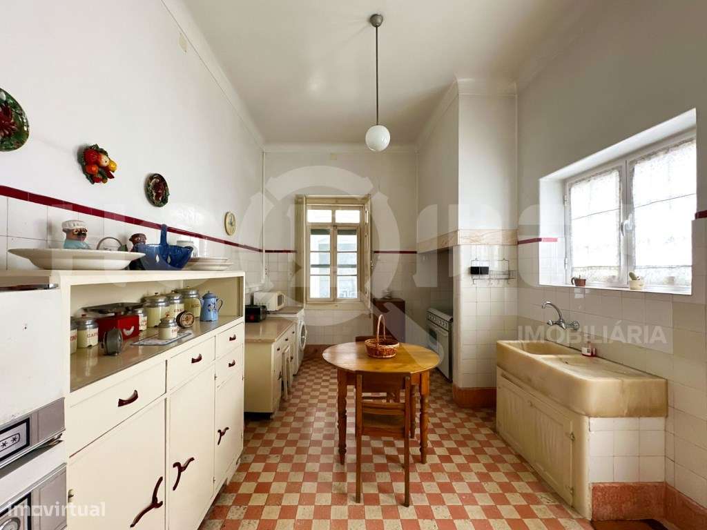 Moradia Secular de Charme | Casa + Jardim + Anexos | Potencial Hote...-12