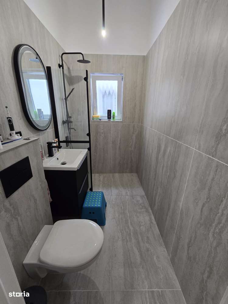 Duplex despartit prin camera tehnica - 4 camere Toate Utilitatile-13