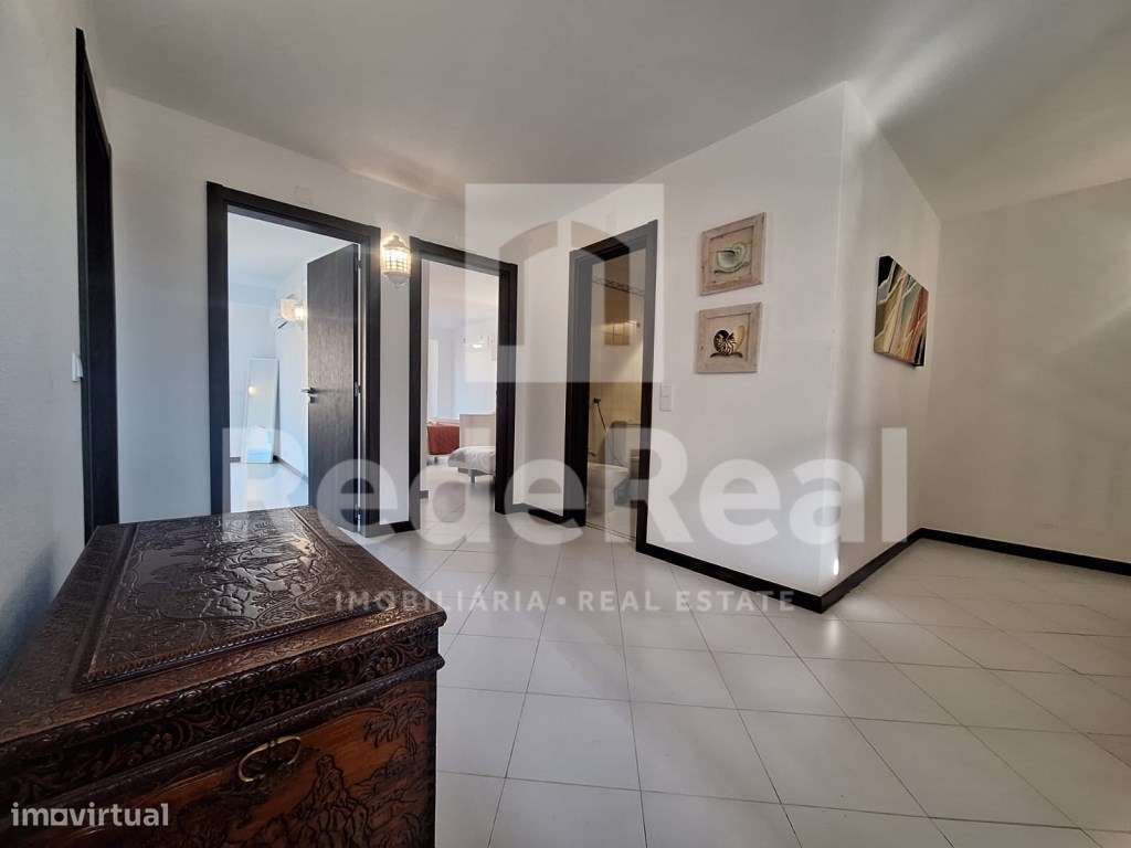 Moradia T3 + 1 com Boas Áreas em Lote de 300 m² - Centro de Albufeira-32