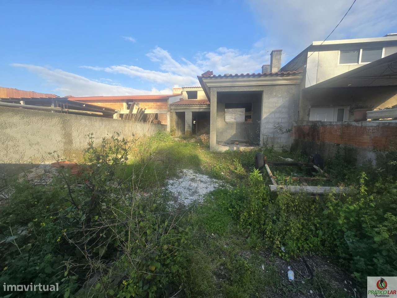 Moradia em construção com dois pisos e logradouro - Grande imagem: 5/22