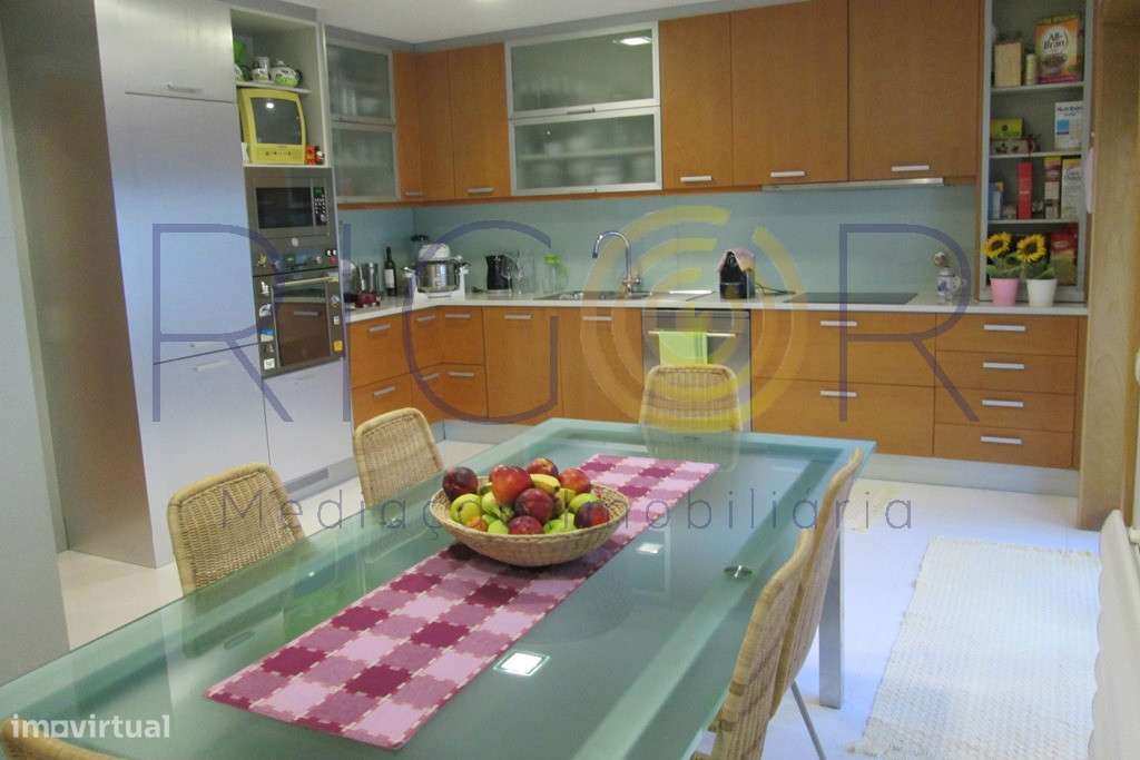 Moradia com 3 frentes como nova no centro de Ermesinde - Grande imagem: 5/28