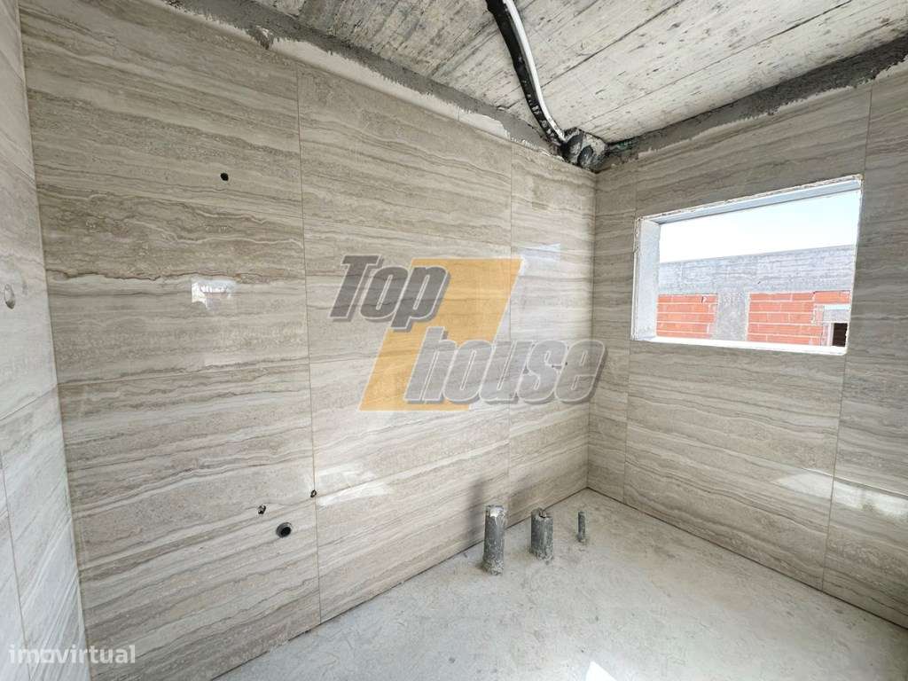 Moradia isolada V4 com piscina -Charneca de Caparica-21