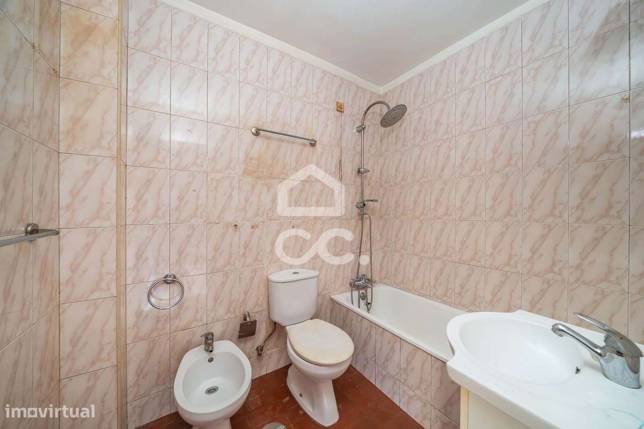 Apartamento T2 com garagem na Maia, junto ao Metro Parque Maia-14
