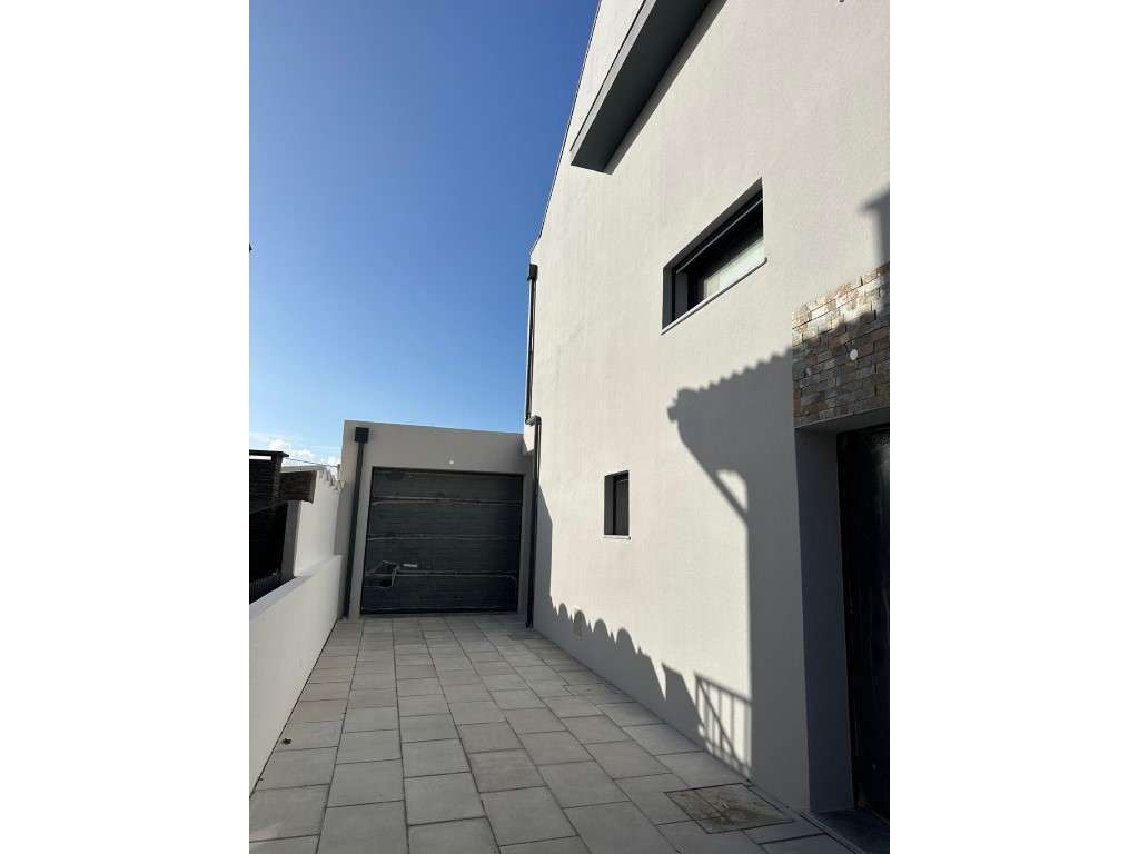 Moradia T3 Moderna a venda em Fernão Ferro - Grande imagem: 4/26