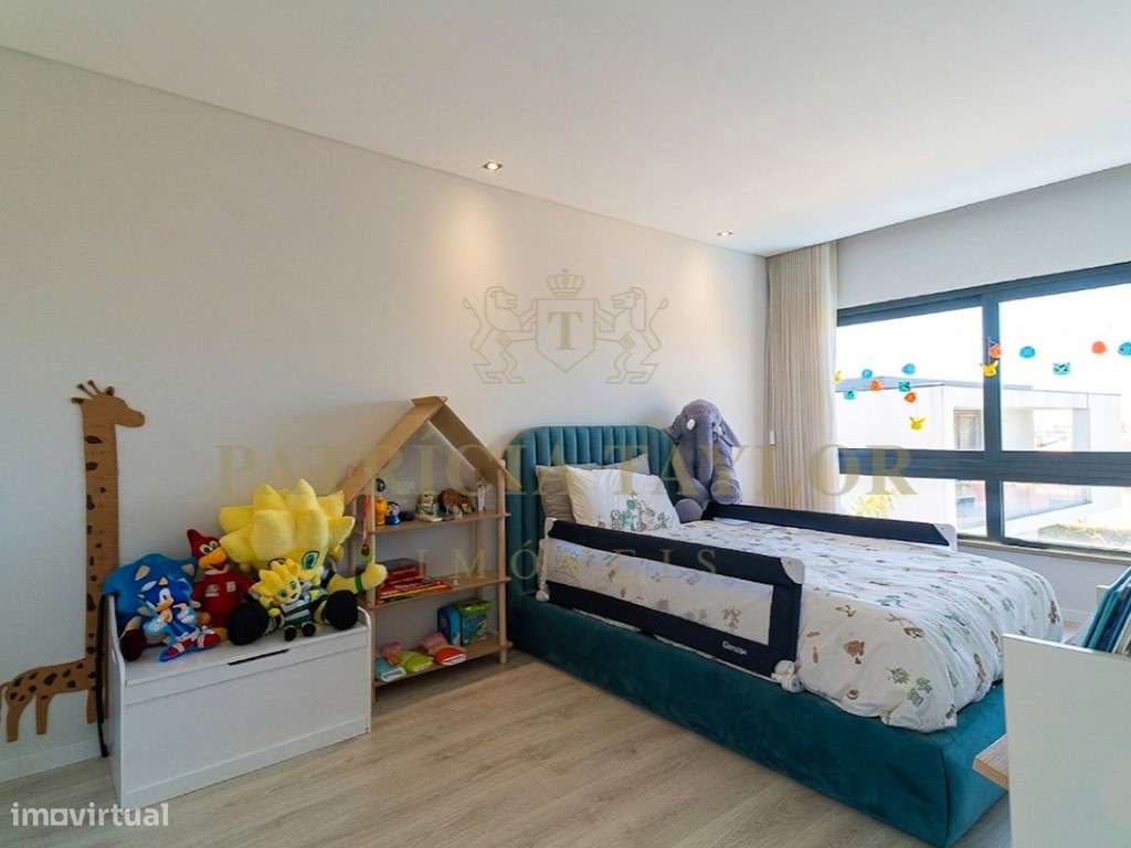 Moradia T3 a venda em Tires-32