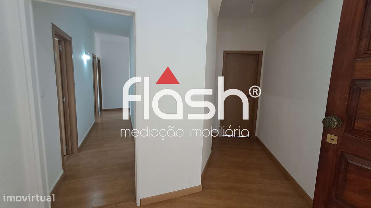 Apartamento T4 nas Mercês-28