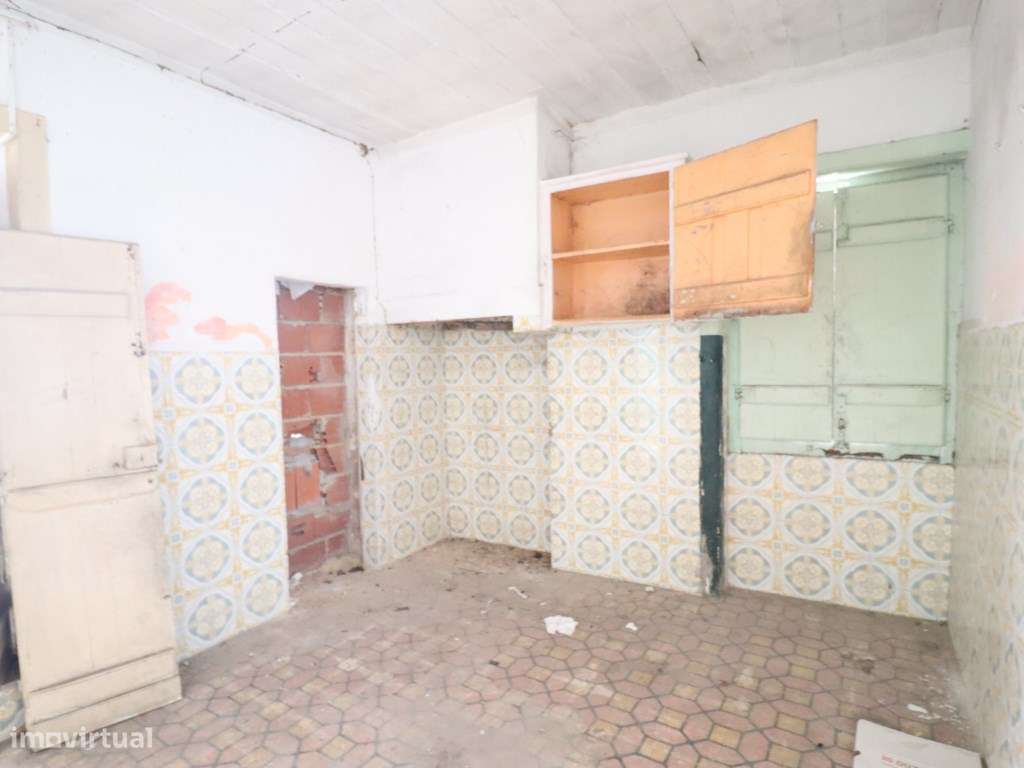 Duas moradias geminadas à venda na rua Miguel Bombarda, Barreiro-30