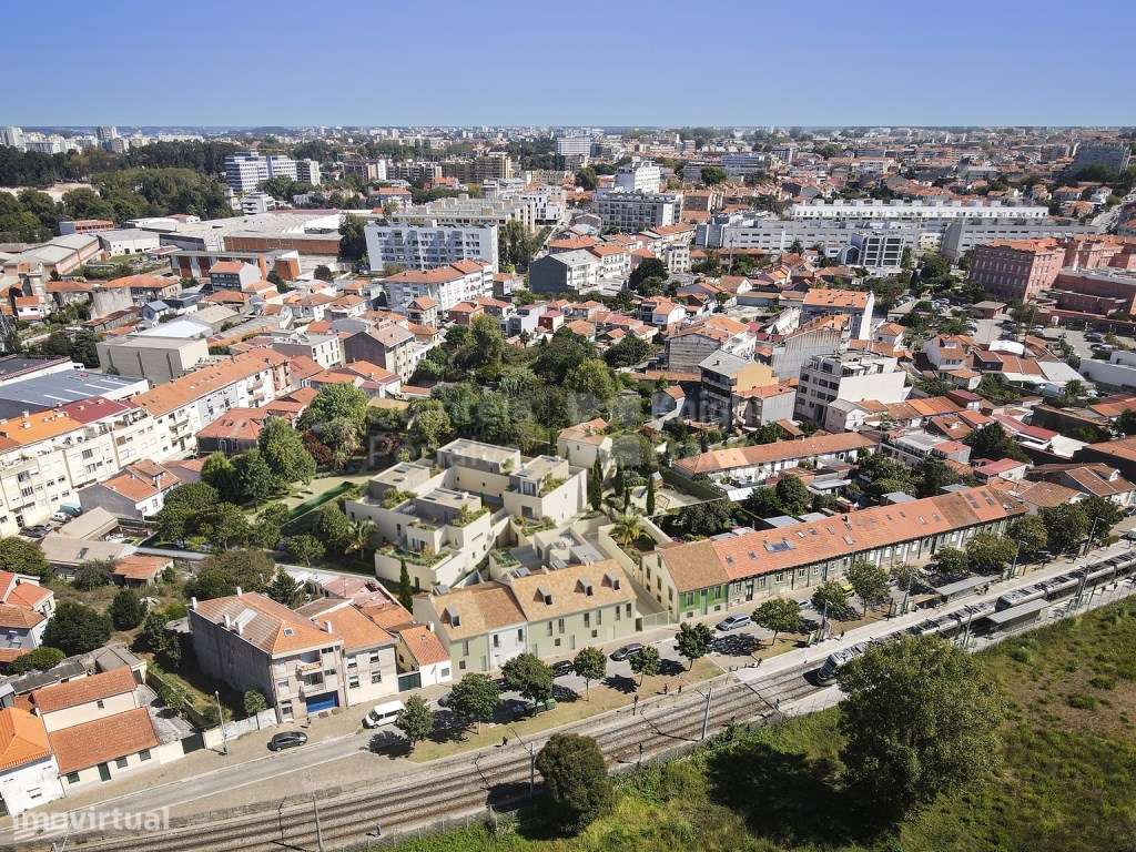 Apartamento T3 com jardim e garagem em condomínio no Porto-13