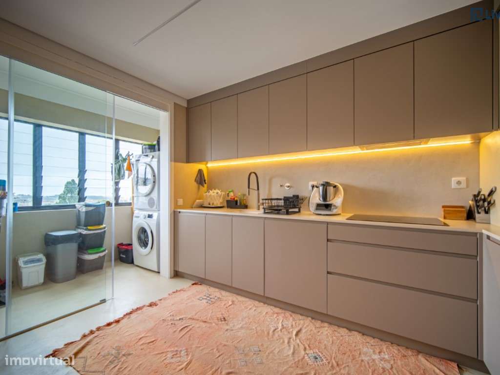 T4+1 de 200m² Renovado com 2 Suites-8