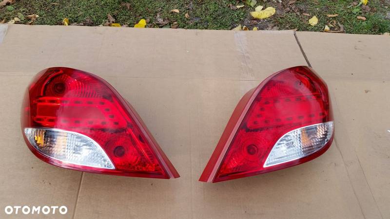 PEUGEOT 207 LAMPA TYŁ LEWA/PRAWA LIFT LED HB - 1