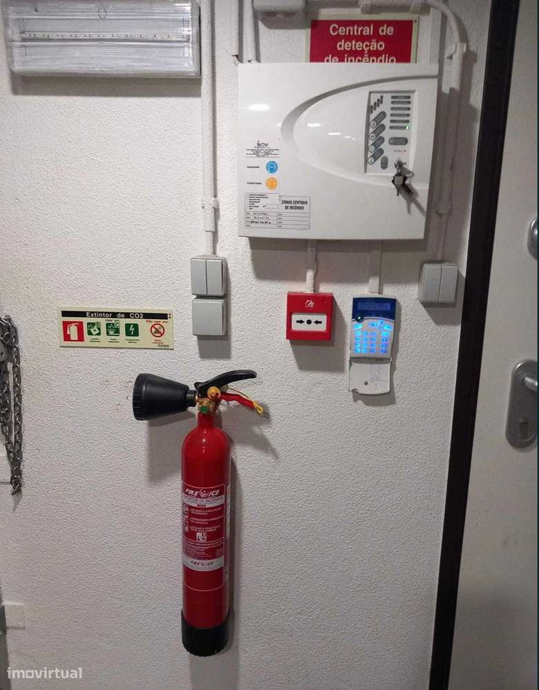 Armazém com escritório em excelentes condições – Arrendamento - Grande imagem: 4/12