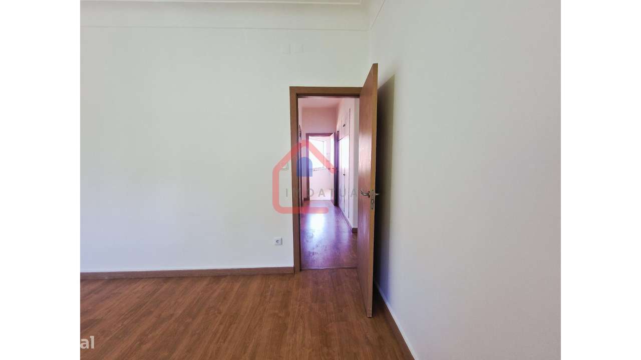 Apartamento T4 em Mercês-13
