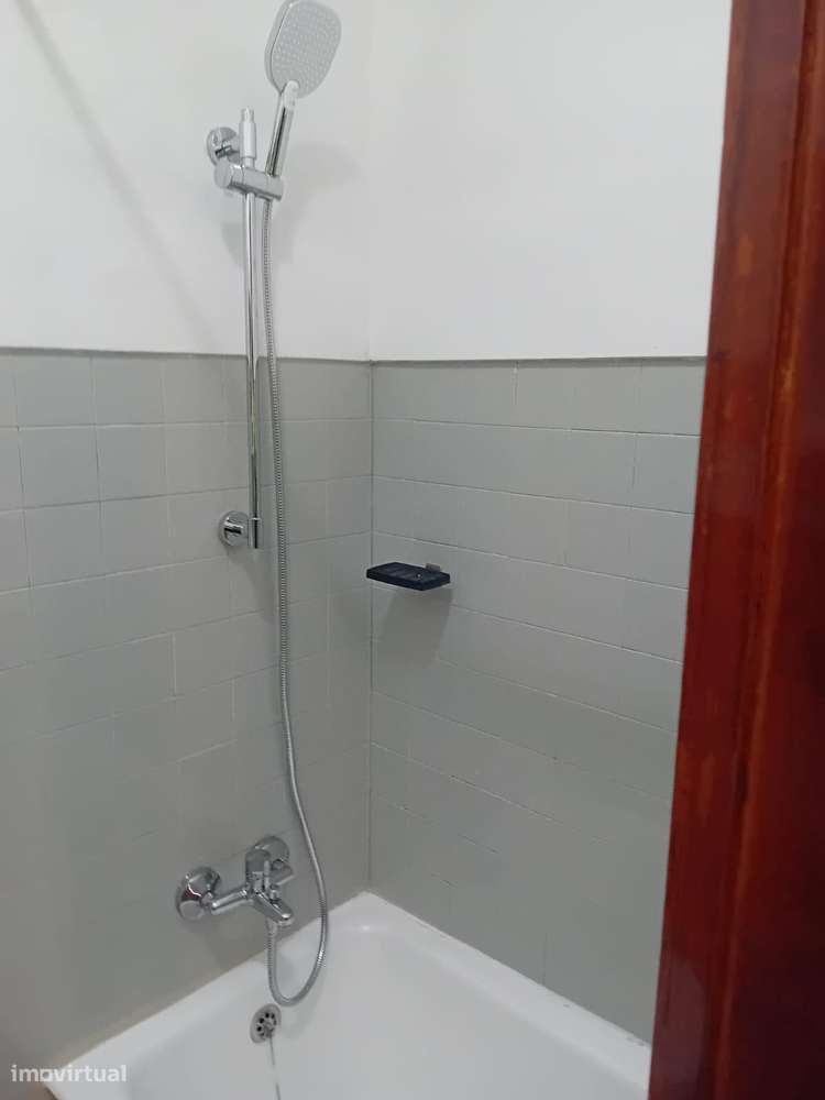 Apartamento T2 em Águas Livres – Amadora (ocupado indevidamente)-6