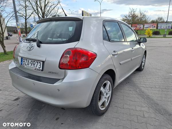 Toyota Auris 1.4 D-4D - 3