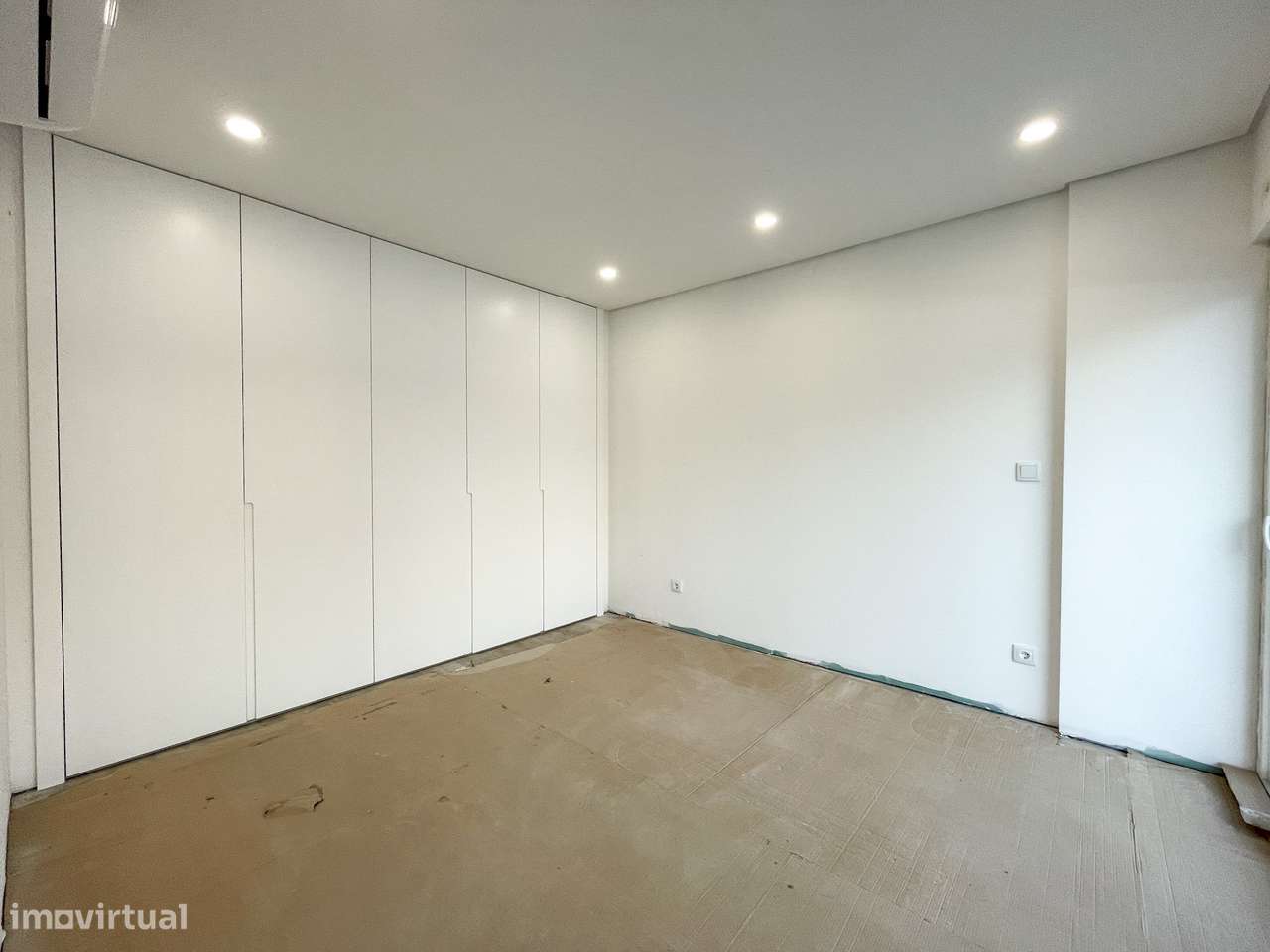 Moradia T4 com Piscina - Santa Iria de Azoia (Bairro da Salvação)-12