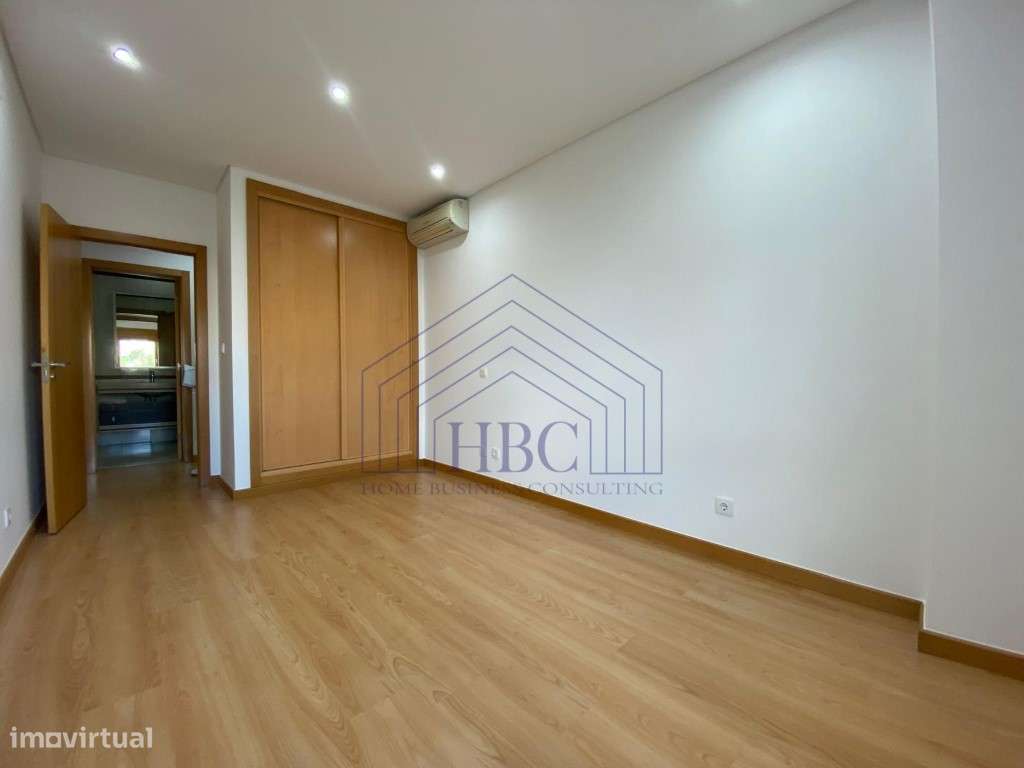 Apartamento T3 nas Colinas do Cruzeiro | 4 Parqueamentos + Arrecadação-23