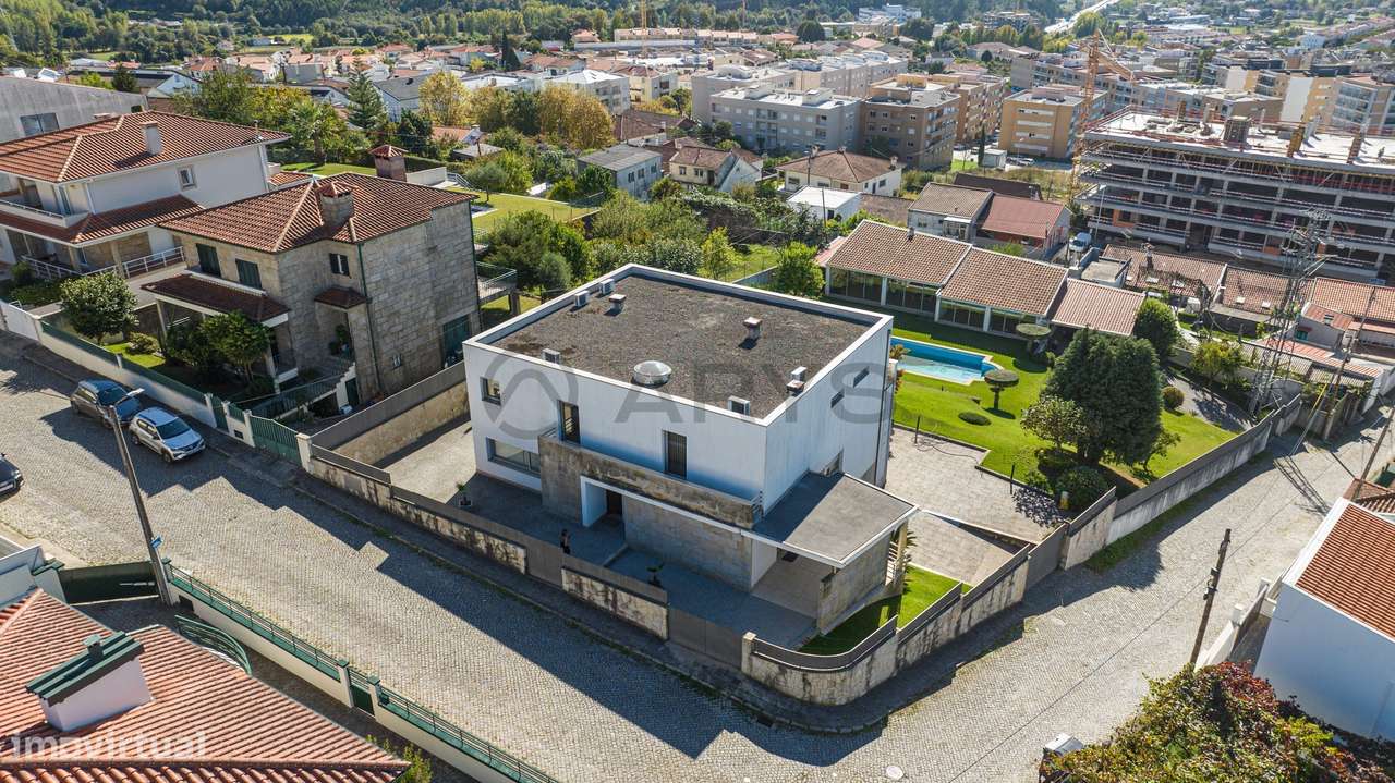 Moradia T4 com Piscina - Nogueira, Braga-39