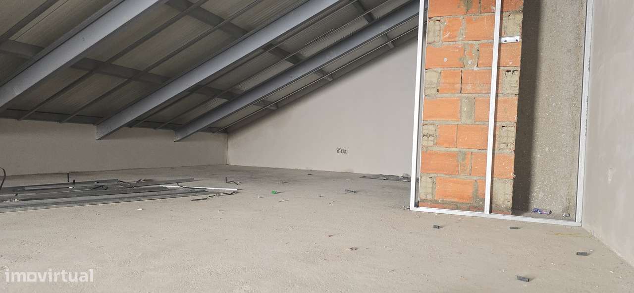 T2 duplex com parqueamento e arrecadação.-10