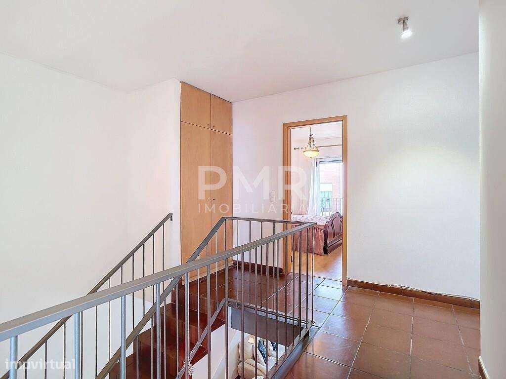 Moradia T4 em Santa Clara-18