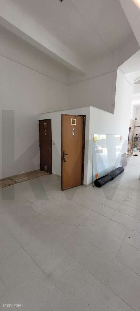 LOJA NA AVENIDA DAS DESCOBERTAS INFANTADO LOURES 180 M2 E 2 ENTRADAS-4