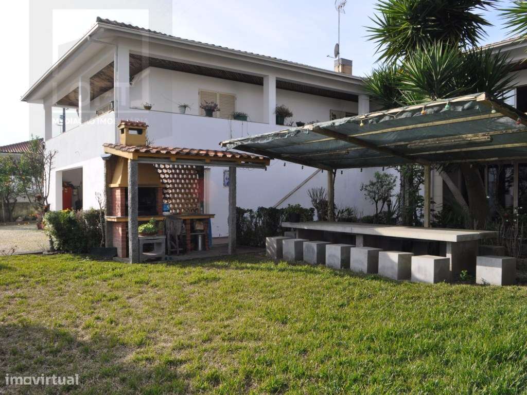 Moradia V4 em Candoso S.Santiago e Mascotelos-46