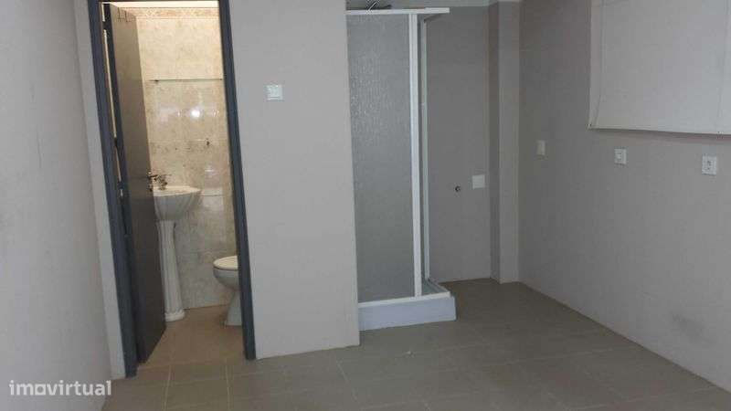 Loja em Benfica - Loja de rua com água e luz - Grande imagem: 5/12