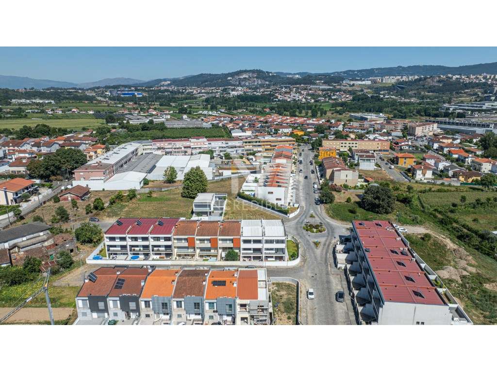 MORADIA T3 SEMI-NOVA EM GAVETO - MERELIM, BRAGA-41