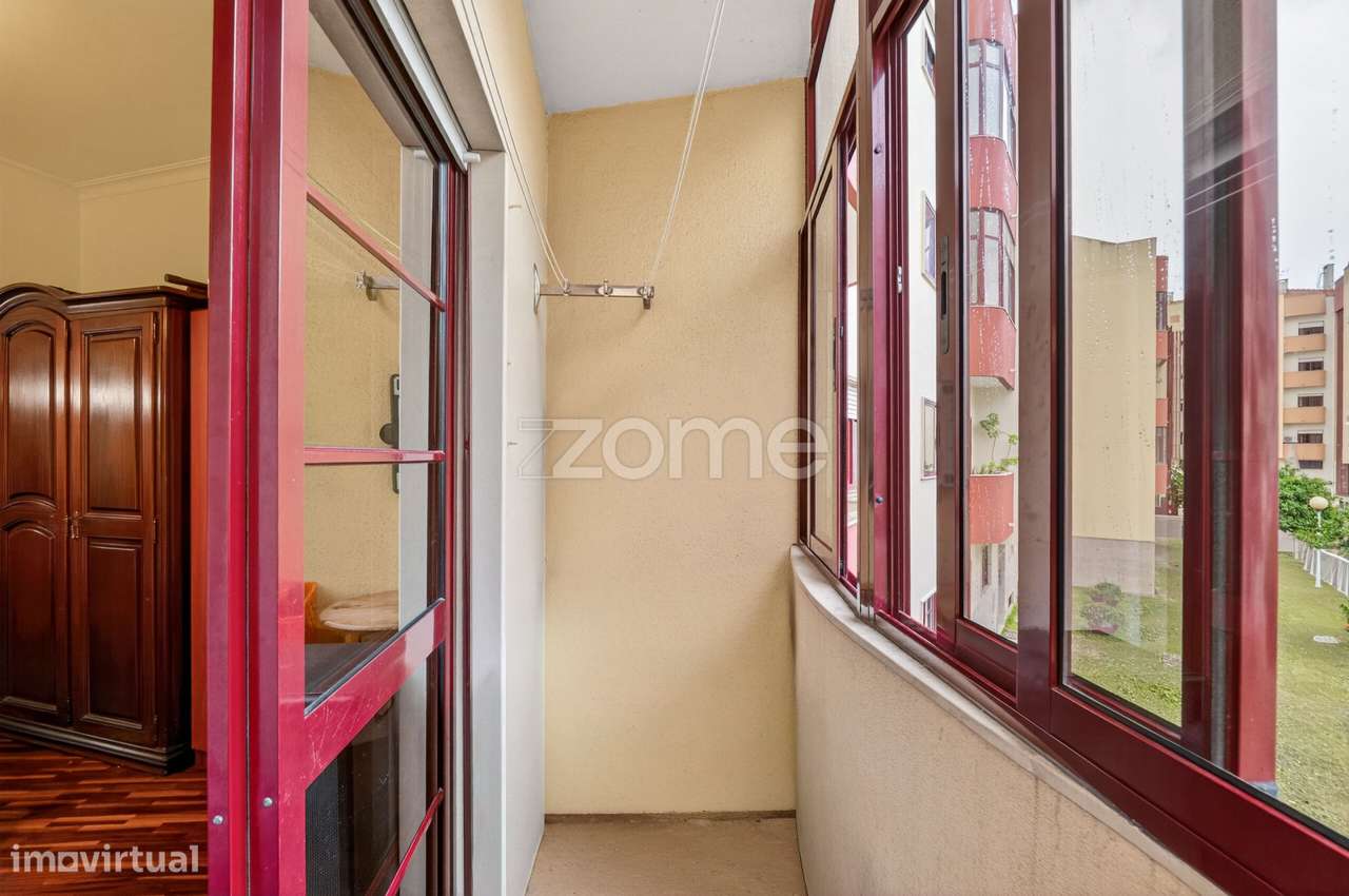 Apartamento T3 com Estacionamento e Arrecadação – Odivelas-16