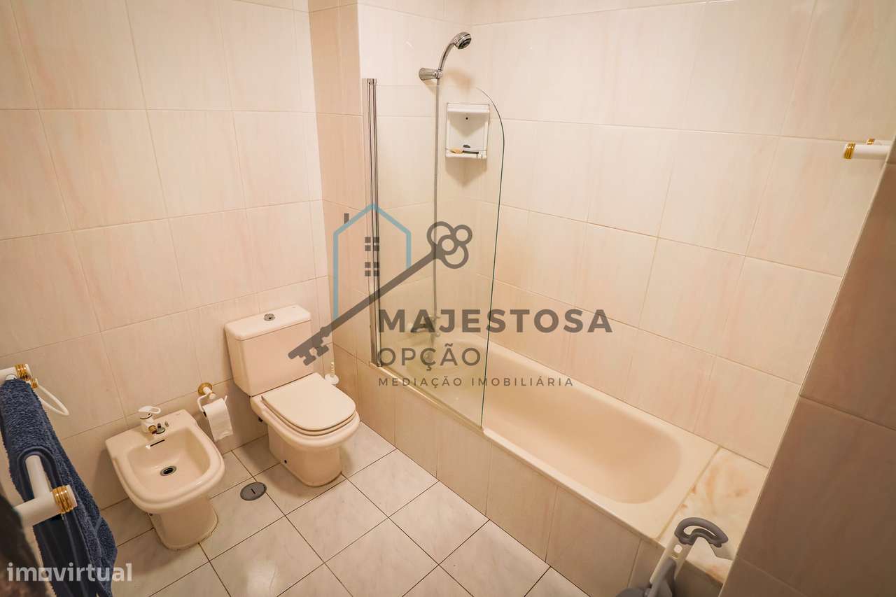 Apartamento T3 no Último Andar com Garagem — Gualtar (Braga)-16