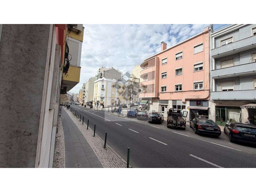 Espetacular T1 remodelado com logradouro em Benfica-18