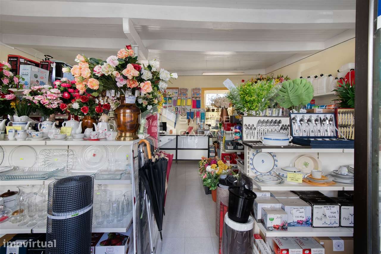 Prédio para venda centro de Caria com comércio no rés-do-chão e ampla-23