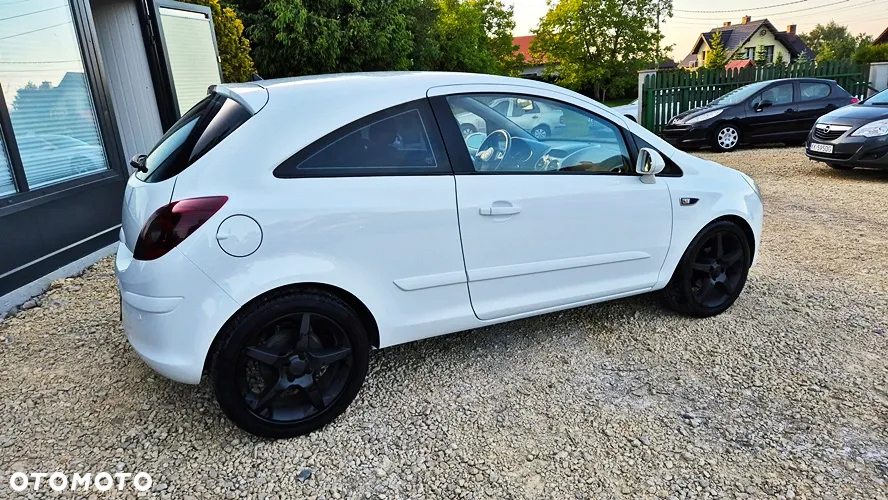 Opel Corsa 1.4 16V Cosmo - 14