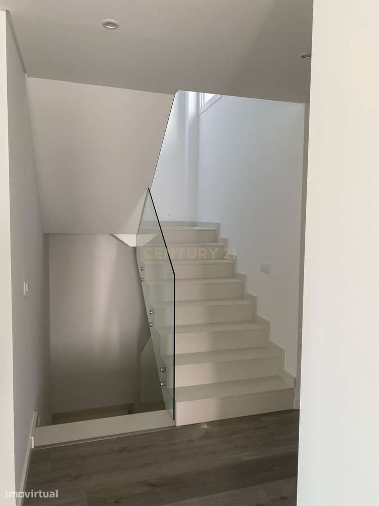 Moradia Nova geminada em Corroios, Seixal - 3 Quartos e Jardim - Grande imagem: 5/9