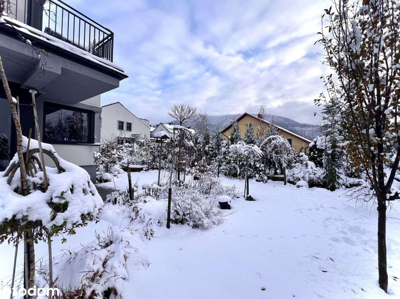 APARTAMENT Z OGRODEM, GARAŻEM I 3 MIEJSCAMI – BIELSKO-BIAŁA / KOZY-0