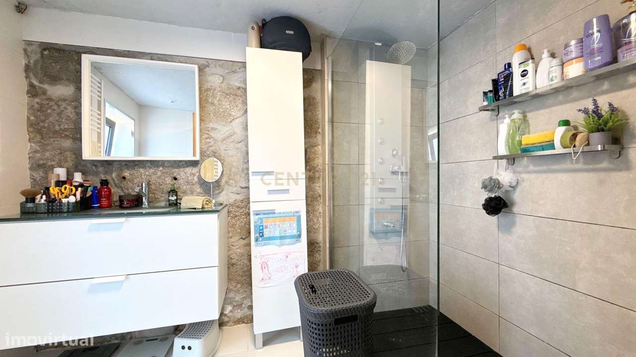 Moradia para Remodelação com Projeto Aprovado em São Félix da Marinha--21