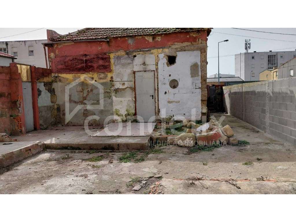 Moradia para recuperar em Matosinhos, com projeto aprovado-4