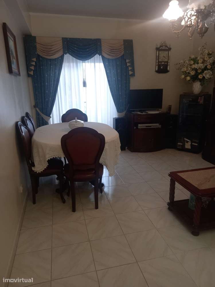 T2 com garagem e vista desafogada no Pomarinho – Odivelas - Grande imagem: 5/40