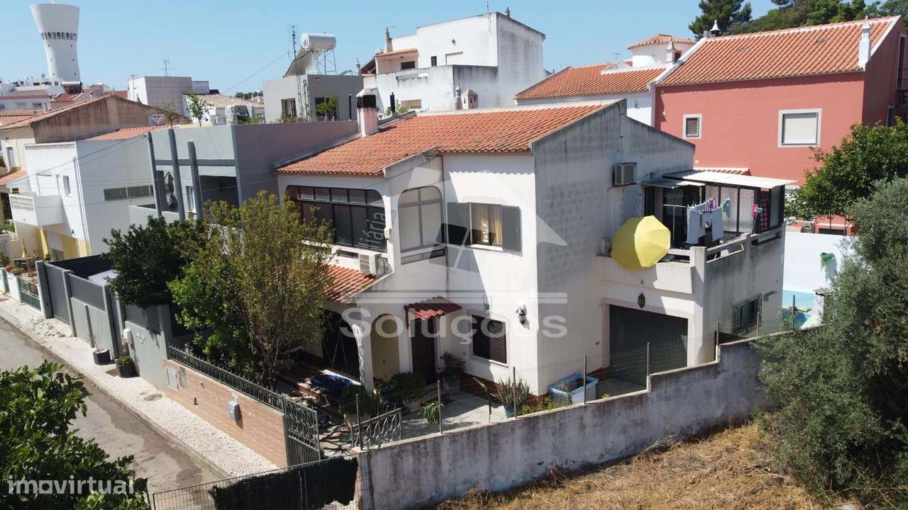 Moradia com Piscina de Água Salgada e Garagem, em Portimão - Grande imagem: 5/24