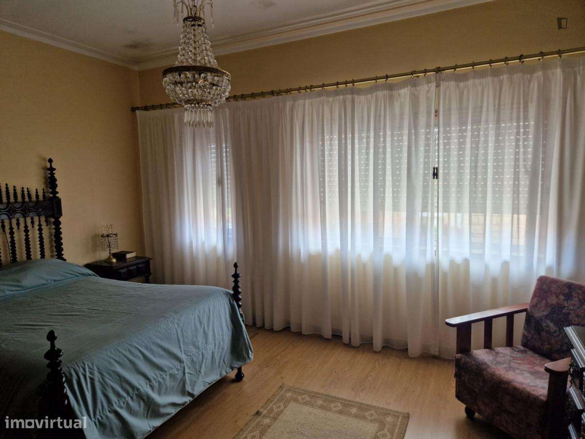 Quarto - localizado em Valadares Porto - Grande imagem: 3/10