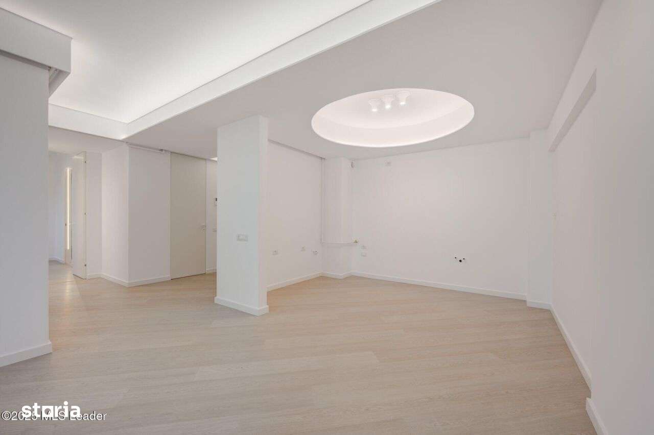 Apusul de la ultimul etaj din Cortina North | 3 camere | 76.7 mp - Imagine principală: 2/20