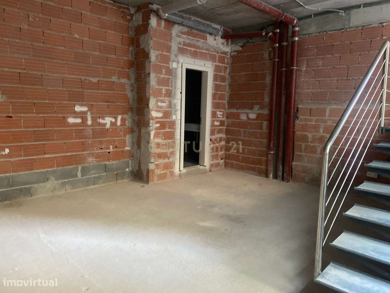 Oportunidade Única: Loja em Bruto no Coração do Chiado! - Grande imagem: 5/7